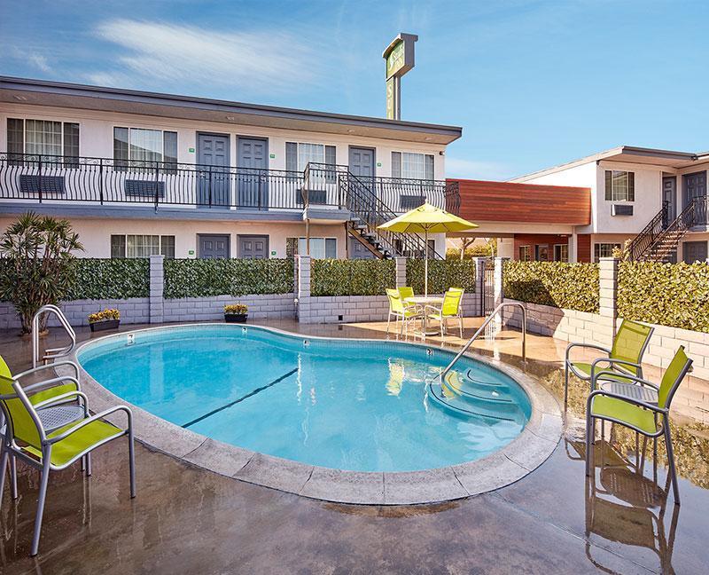 Studio Inn & Suites At Promenade Downey Bagian luar foto