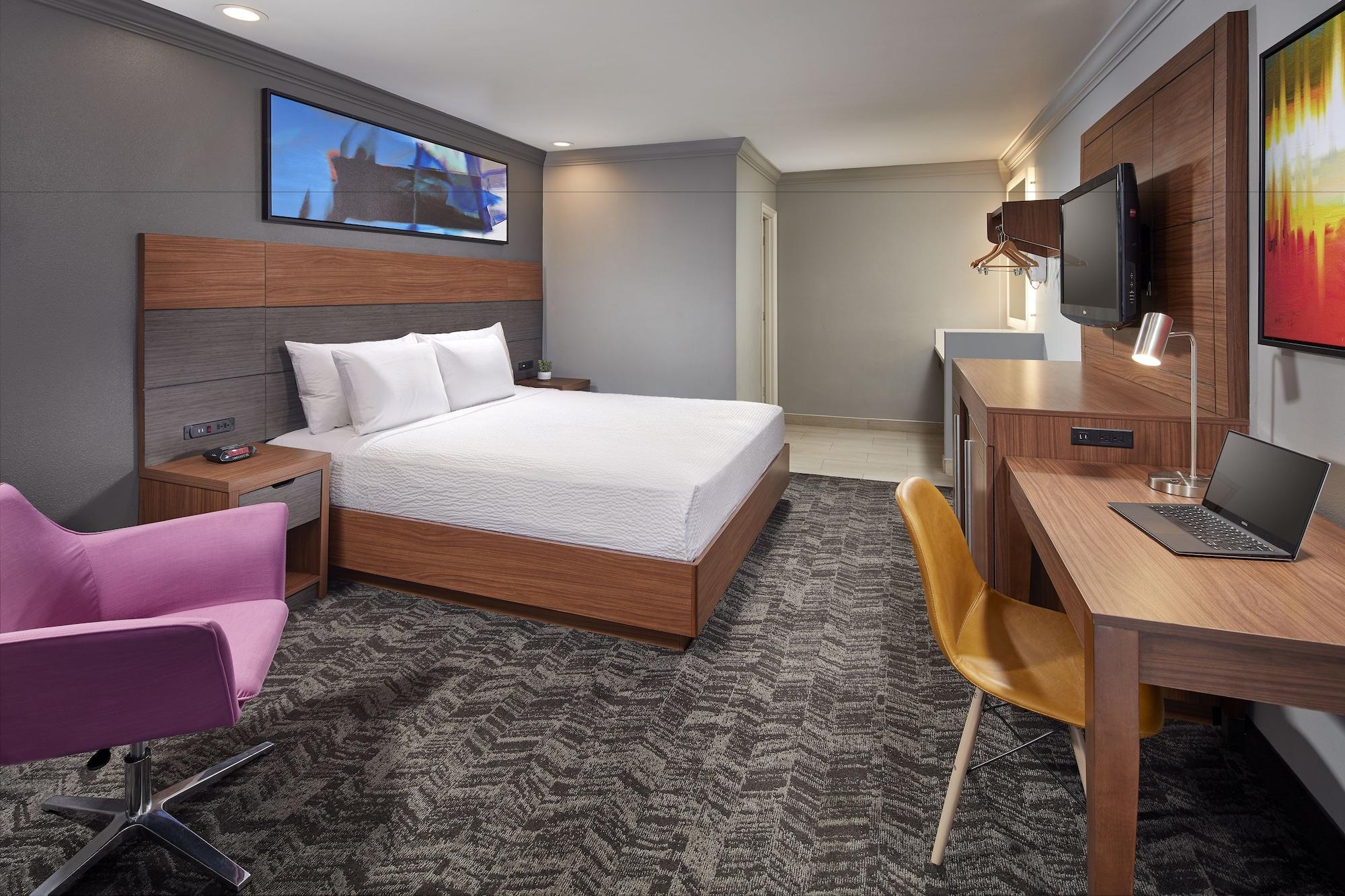 Studio Inn & Suites At Promenade Downey Bagian luar foto