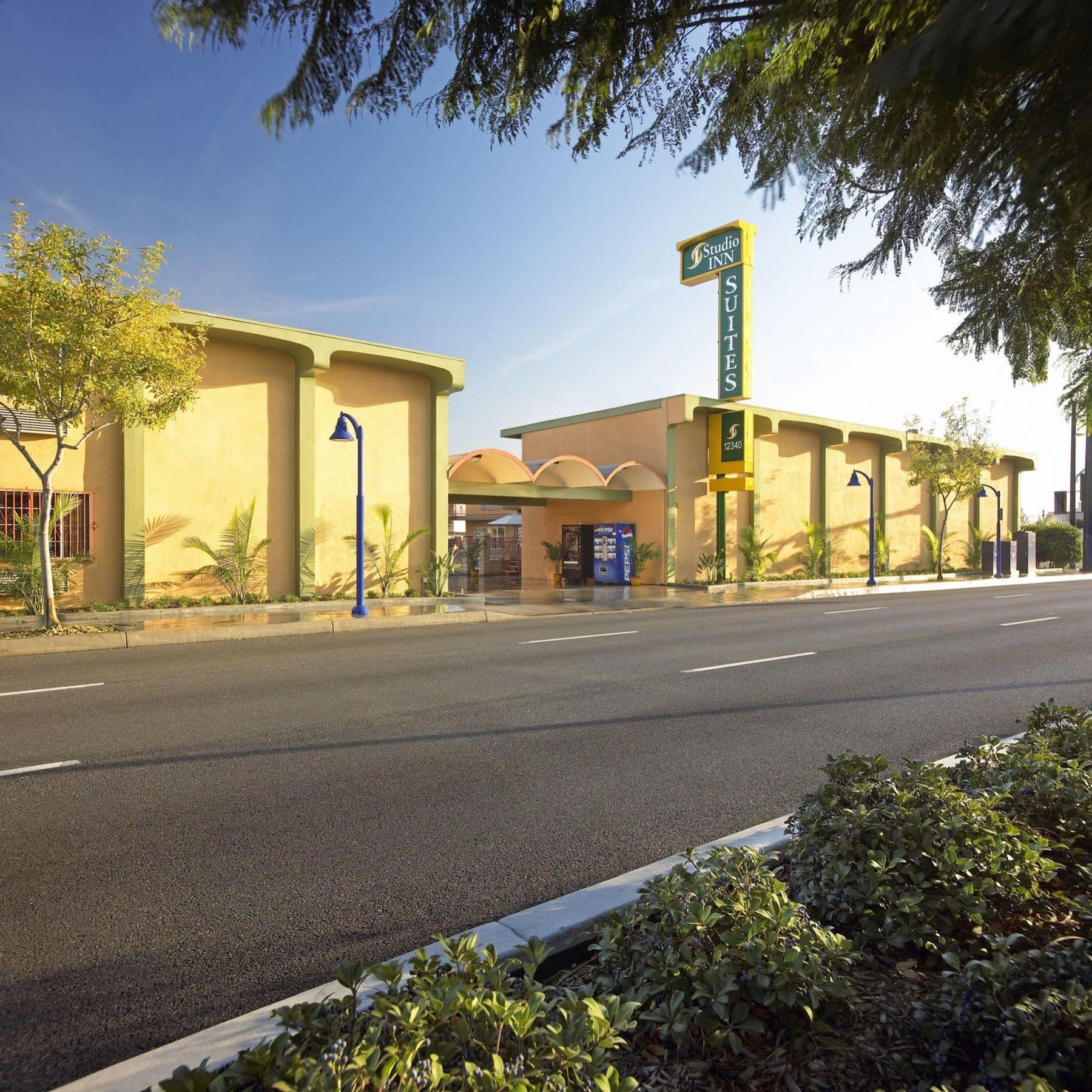 Studio Inn & Suites At Promenade Downey Bagian luar foto
